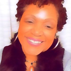 Meet your Posher, Adrienne